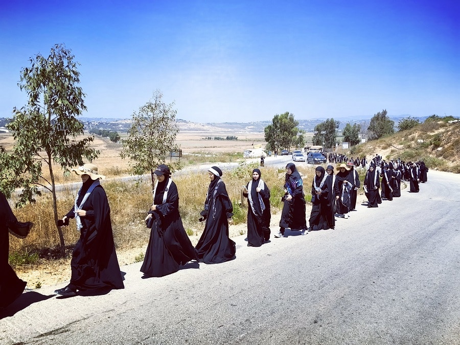 מצעד תלמידות בית ספר סמוך לגבול