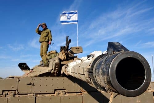 Nir,Oz,israel,-,Jan,13,2009:israeli,Soldier,Standing,On,Merkava