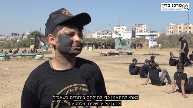 ילד עזתי עם צבעי פנים מתראיין: 'באתי להתאמן כדי להילחם ביהודים כשאגדל ולהגן על ירושלים ופלסטין'
