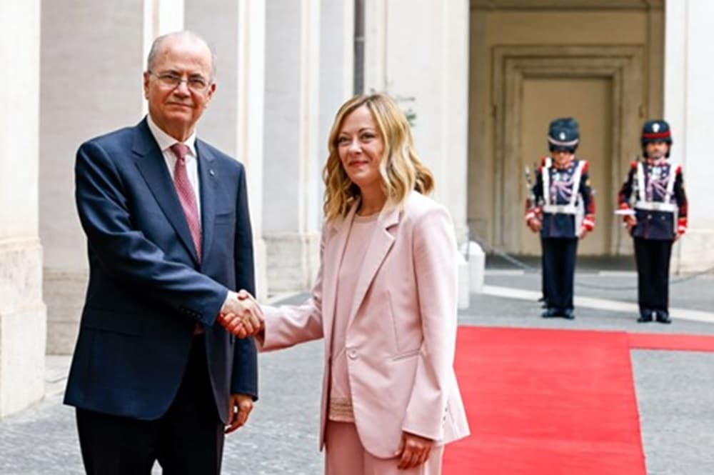 Mohamad Mustafa Shaking hands with Italian PM on red carpet