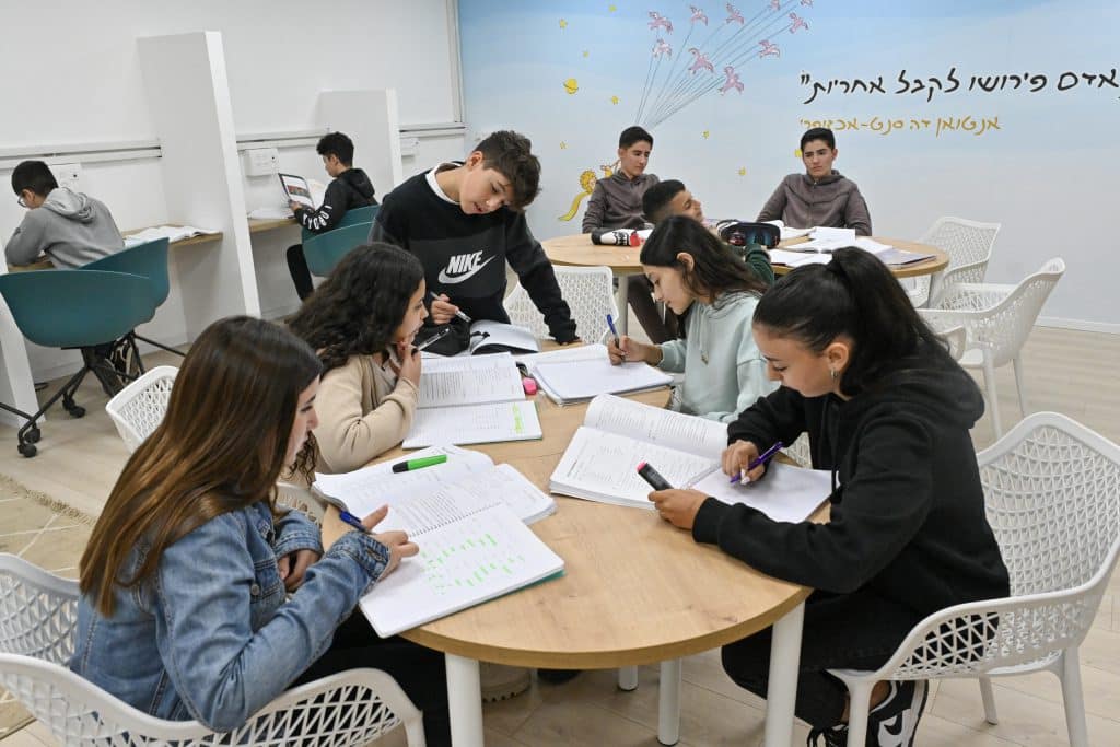 Junior high-schoolers in Ofakim