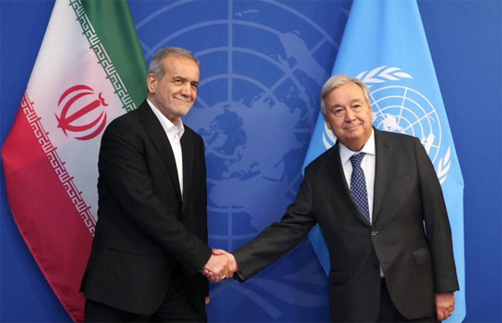 Guterres & Pazeshkian shaking hands