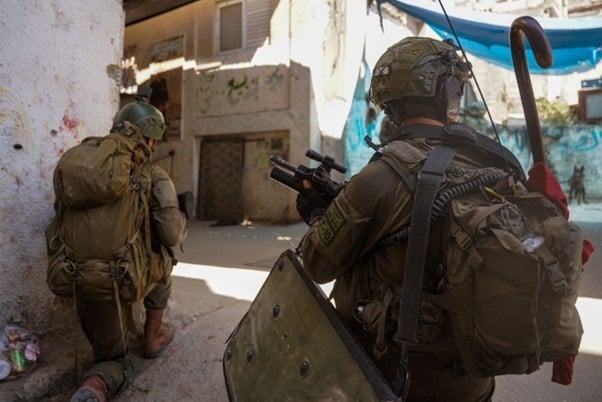 IDF soldiers combat in alleys