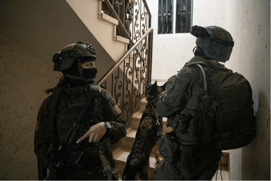 IDF raid in Samaria that captured terror operatives and confiscated weapons | Source: IDF Spokesperson