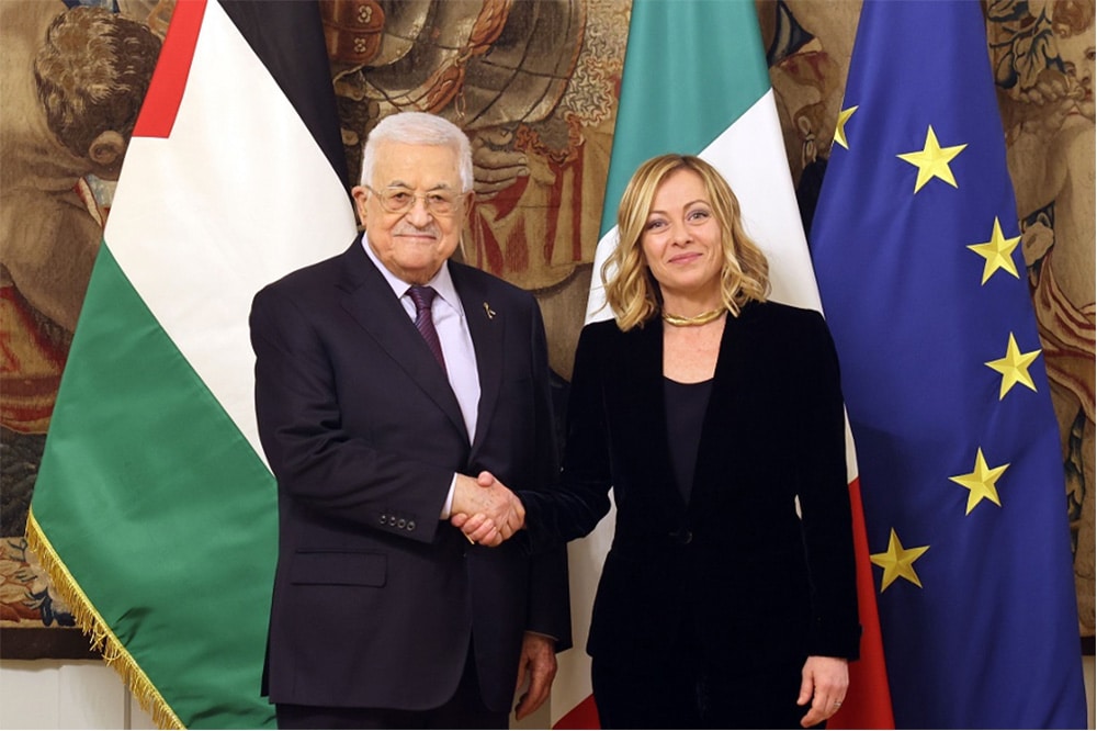 abu mazen & Meloni shaking hands