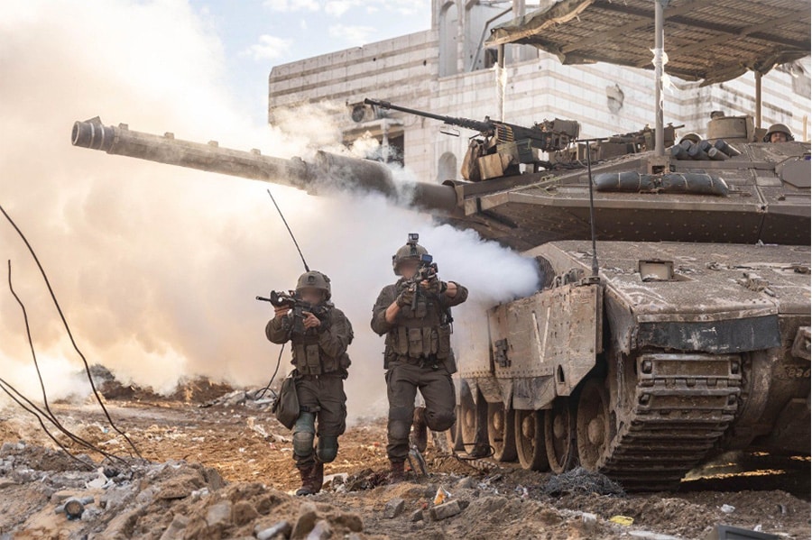 IDF ground soldiers next to a tank