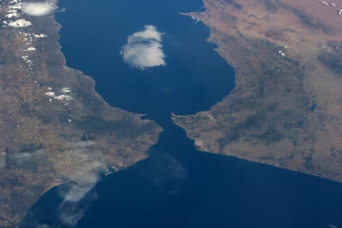 מצר גיברלטר – רצועת הים הצרה המפרידה בין מרוקו לספרד, במבט מתחנת החלל הבינלאומית, 14 ביוני 2014. אלמנטים מתמונה זו סופקו על ידי נאס"א https://www.shutterstock.com/image-photo/international-space-station-14-june-2014-1261970257