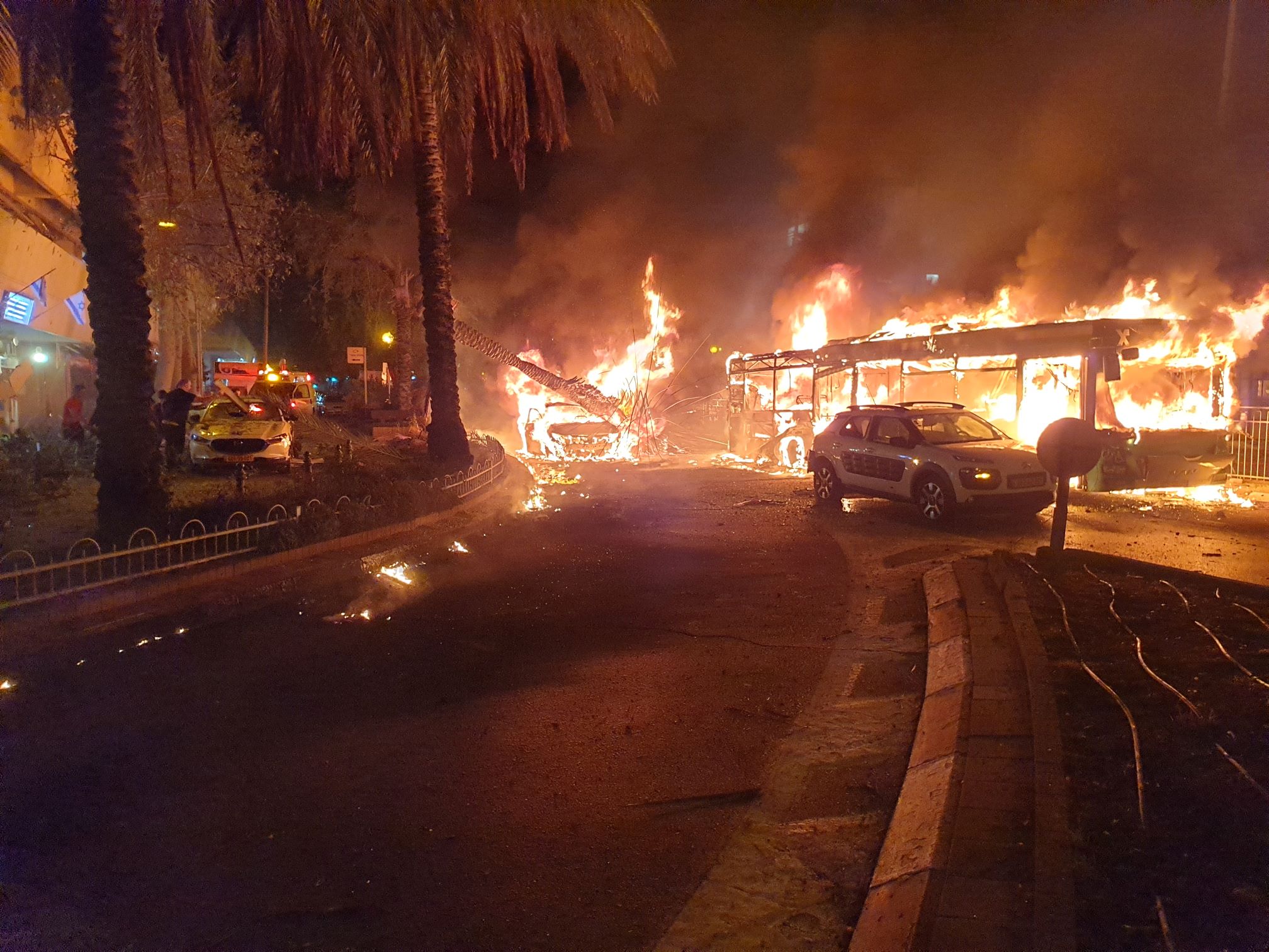 Varying intensity of resistance. A rocket hits bus in Holon 