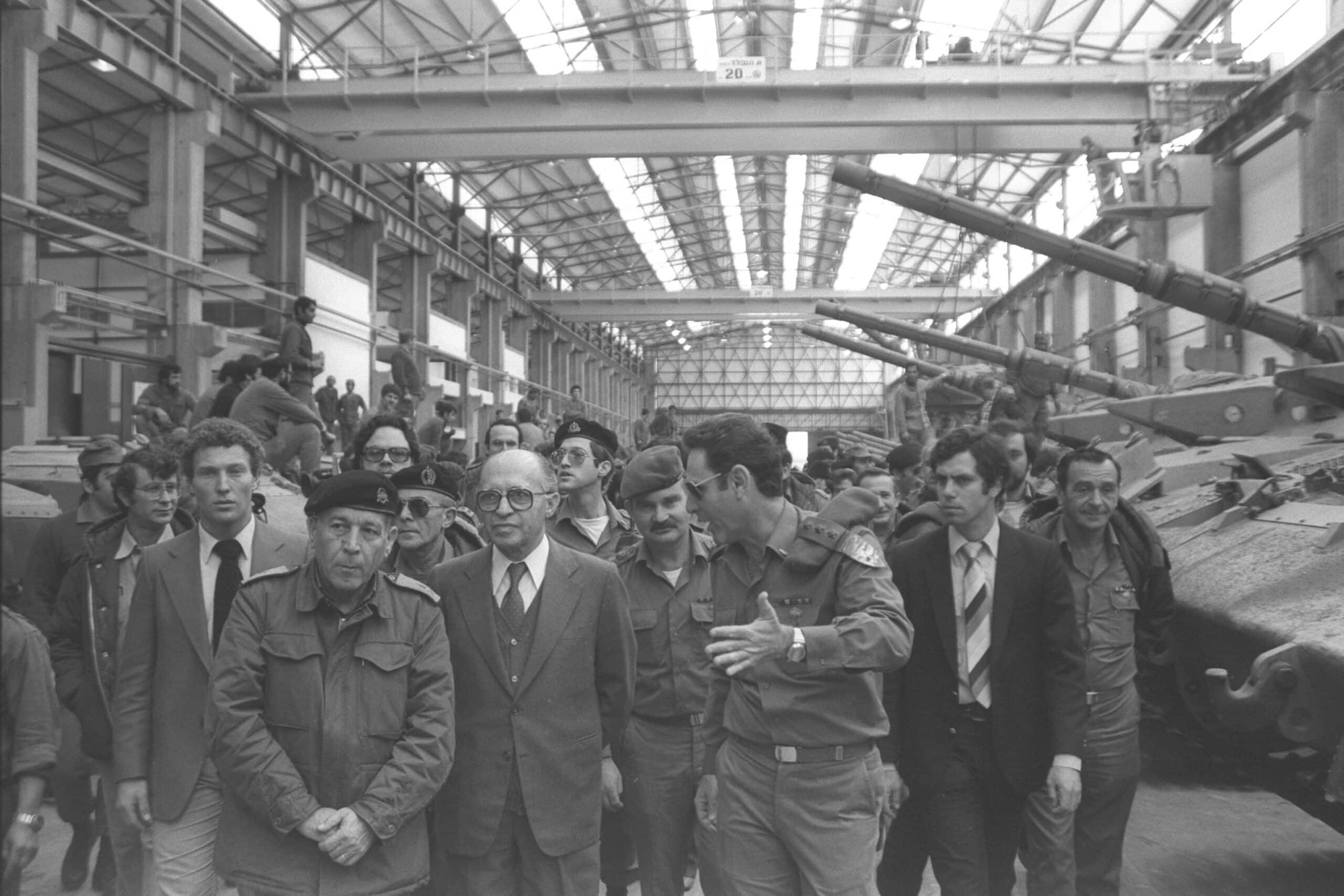 Major General Israel Tal and Prime Minister Menachem Begin on a tour of the Merkava tank production plant, February 1980. Photo: Yaakov Saar, Government Press Office 