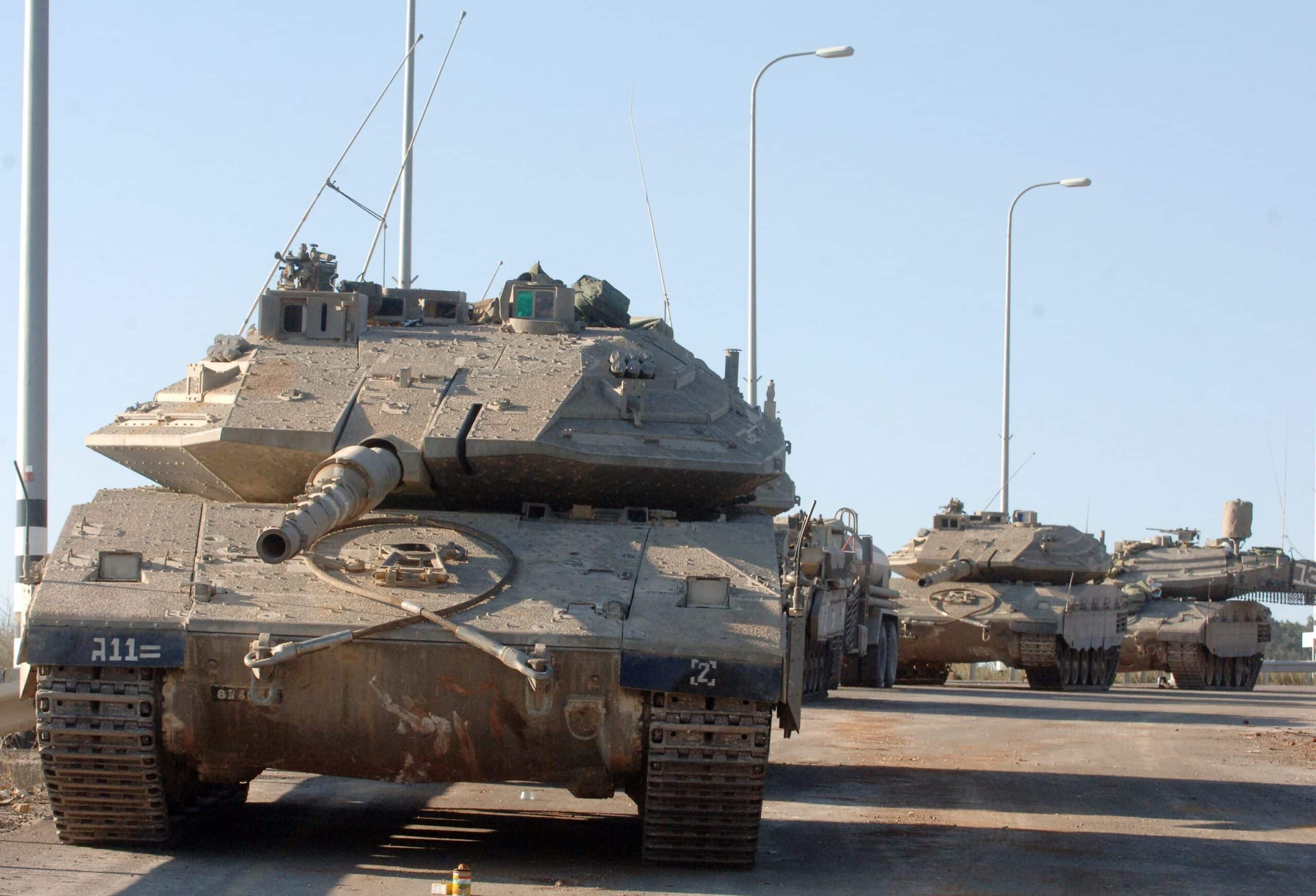 Merkava tanks on the northern border, during the Second Lebanon War. Photo: Moshe Milner, Government Press Office