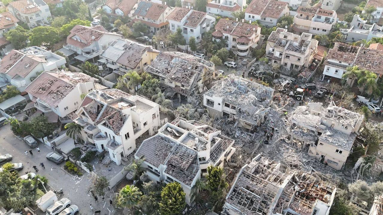 Heavy damages to houses in Rishon Lezion